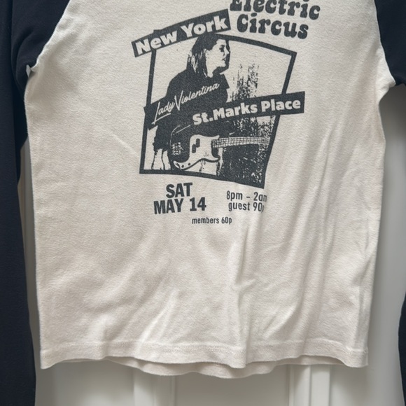 Brandy Melville Long Sleeve Tee - Picture 3 of 9